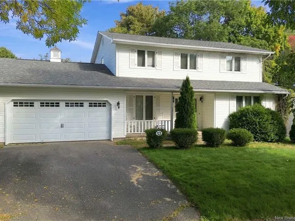 53 Brentwood Dr, Fredericton, NB E3B 7A5