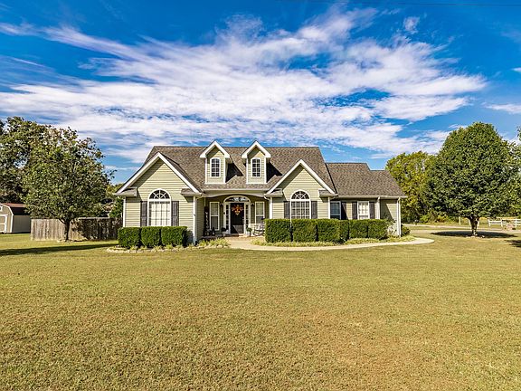 2nd image of 486 Jim Courtney Rd