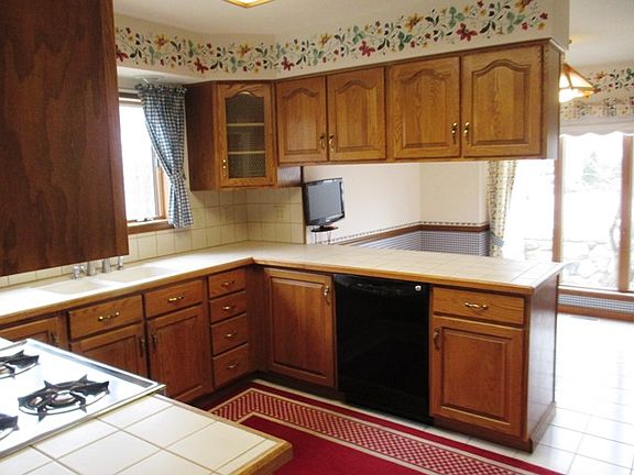 Kitchen has oak cabinets