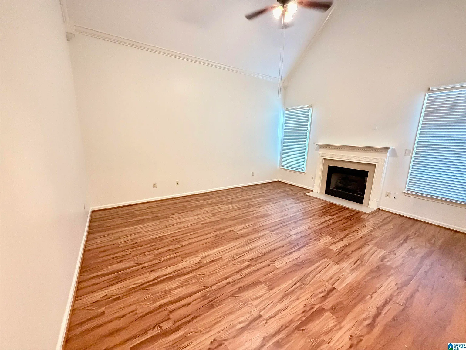 4 bed, 2.0 bath, 2010 sqft, $2,850 — Photo 4