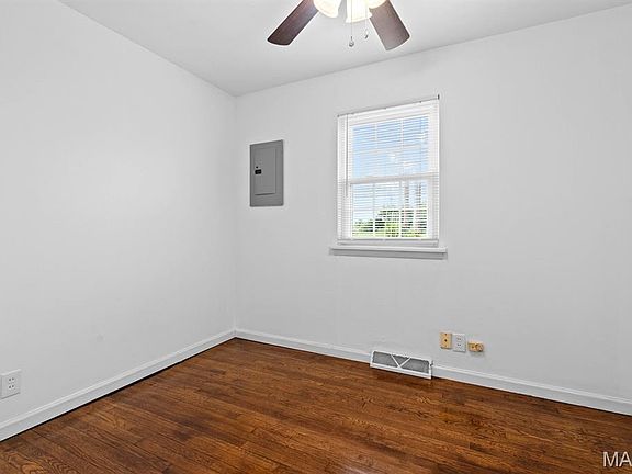 5th image of 126 Cottage Hill Dr