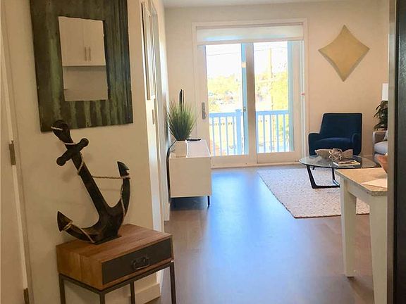 5th image of 324 Main St APT 2B