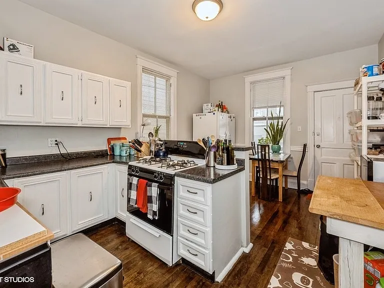 1529 W Nelson St #NIF — Photo 11