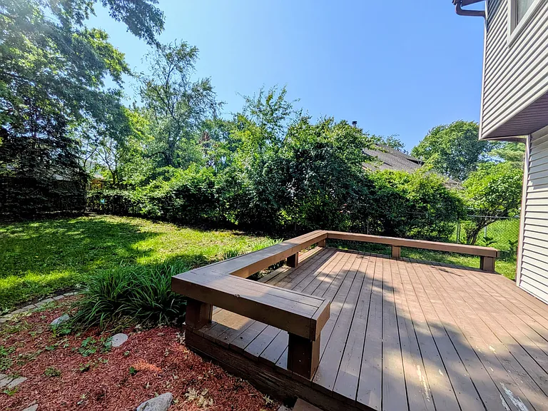 515 Clearwater Dr — Photo 3