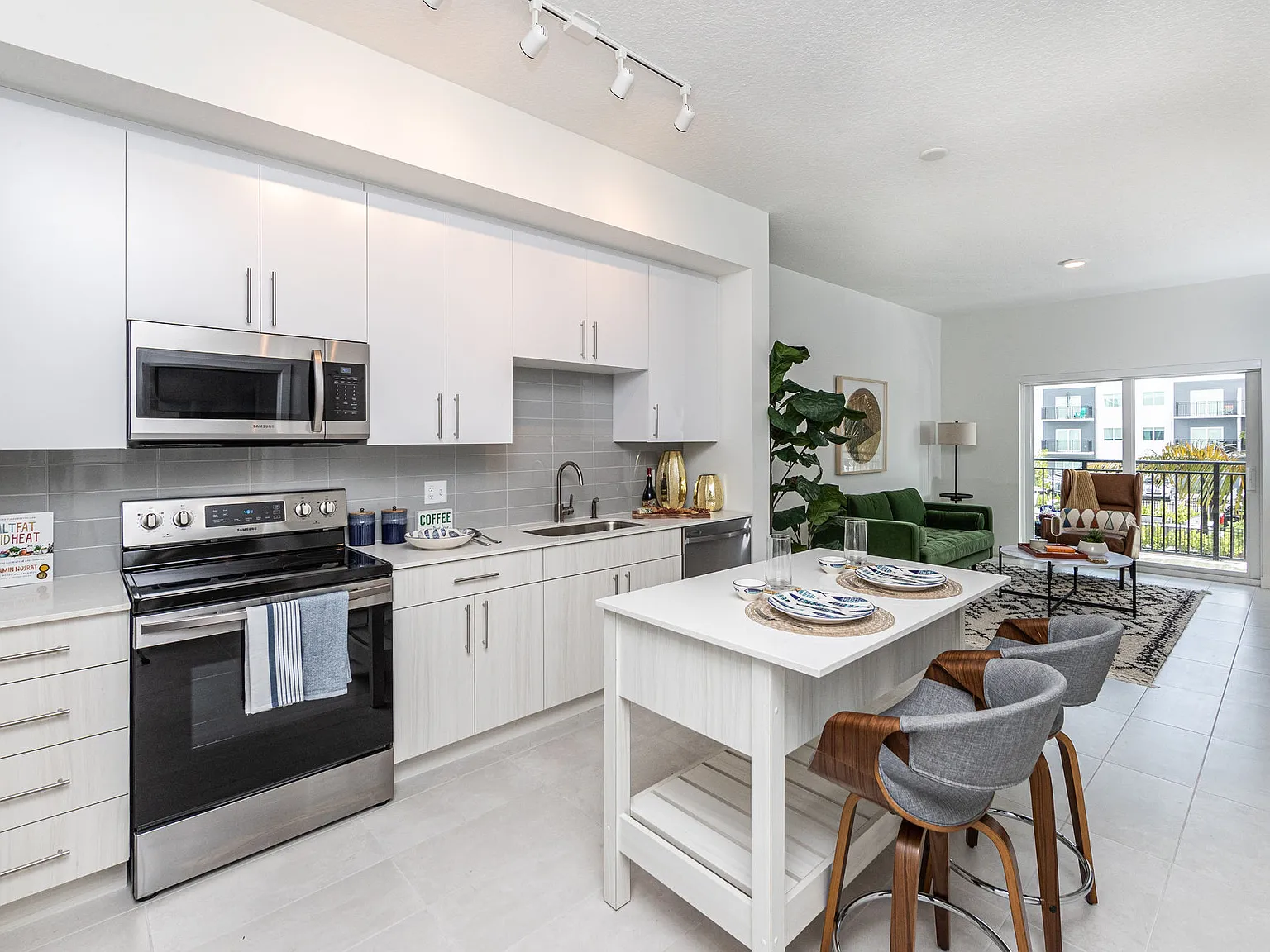 The MID Apartment Residences — Photo 2