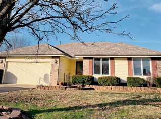 1527 W Erie Ct, Springfield, MO 65807