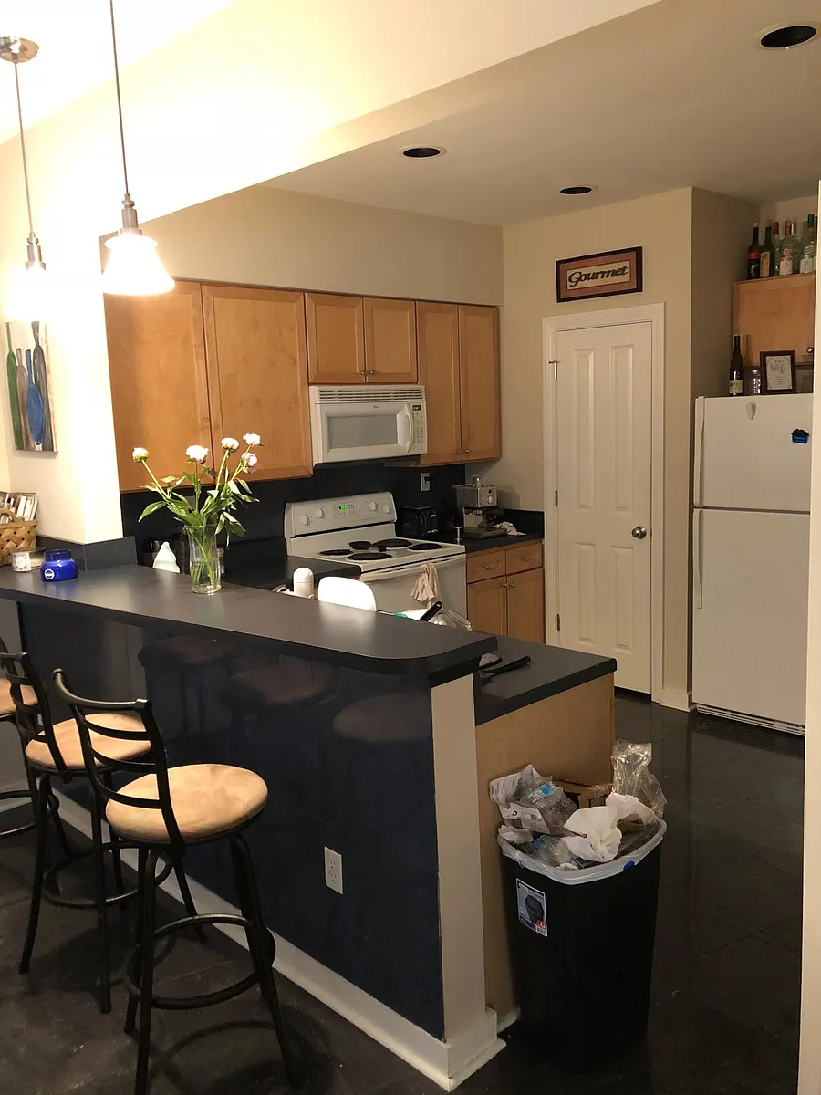 Building Photo - 4441 Burbank Dr #401