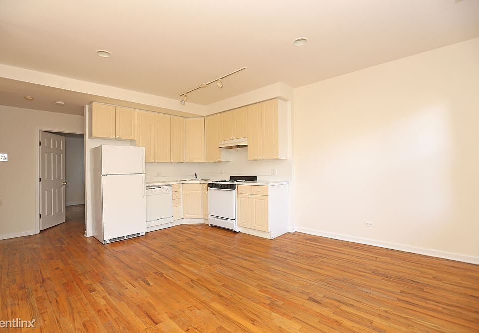 1st image of 917 W Dakin St #Unt301