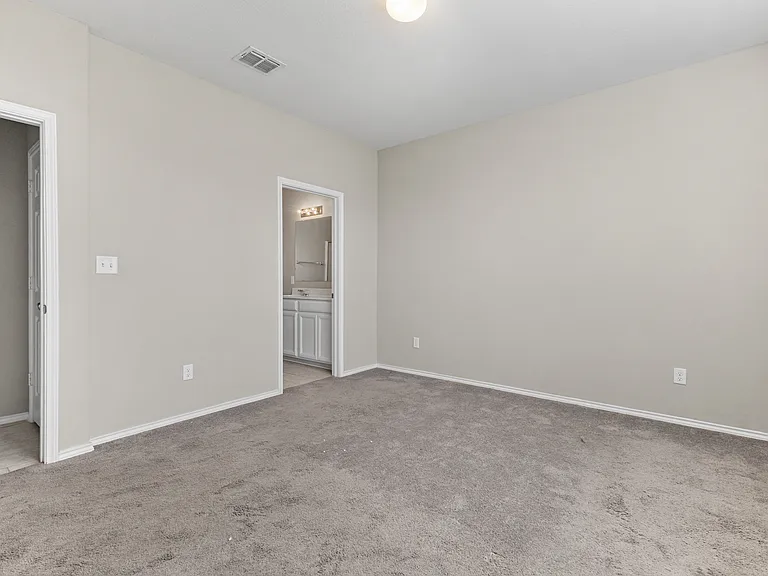 10719 Noble Cyn — Photo 28