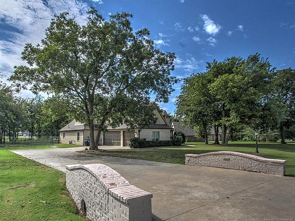 2nd image of 7032 N Garden Stone Ln