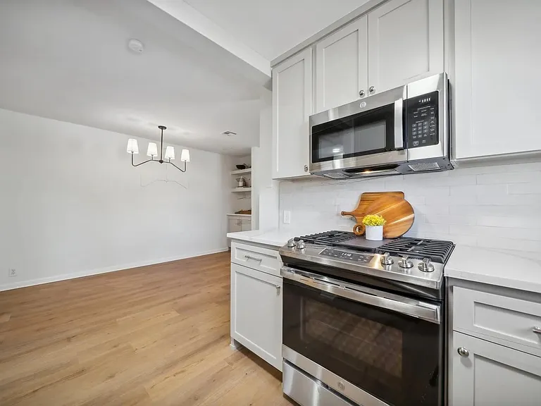 1107 E 45th Pl #14 — Photo 8