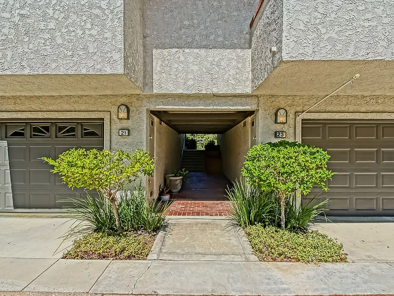 23 Coronado Ct — Photo 4