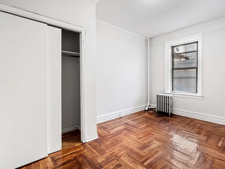 65 W 39th St — Photo 10