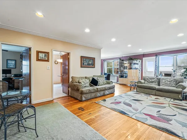 162-41 Powells Cove Boulevard image 5 of 29