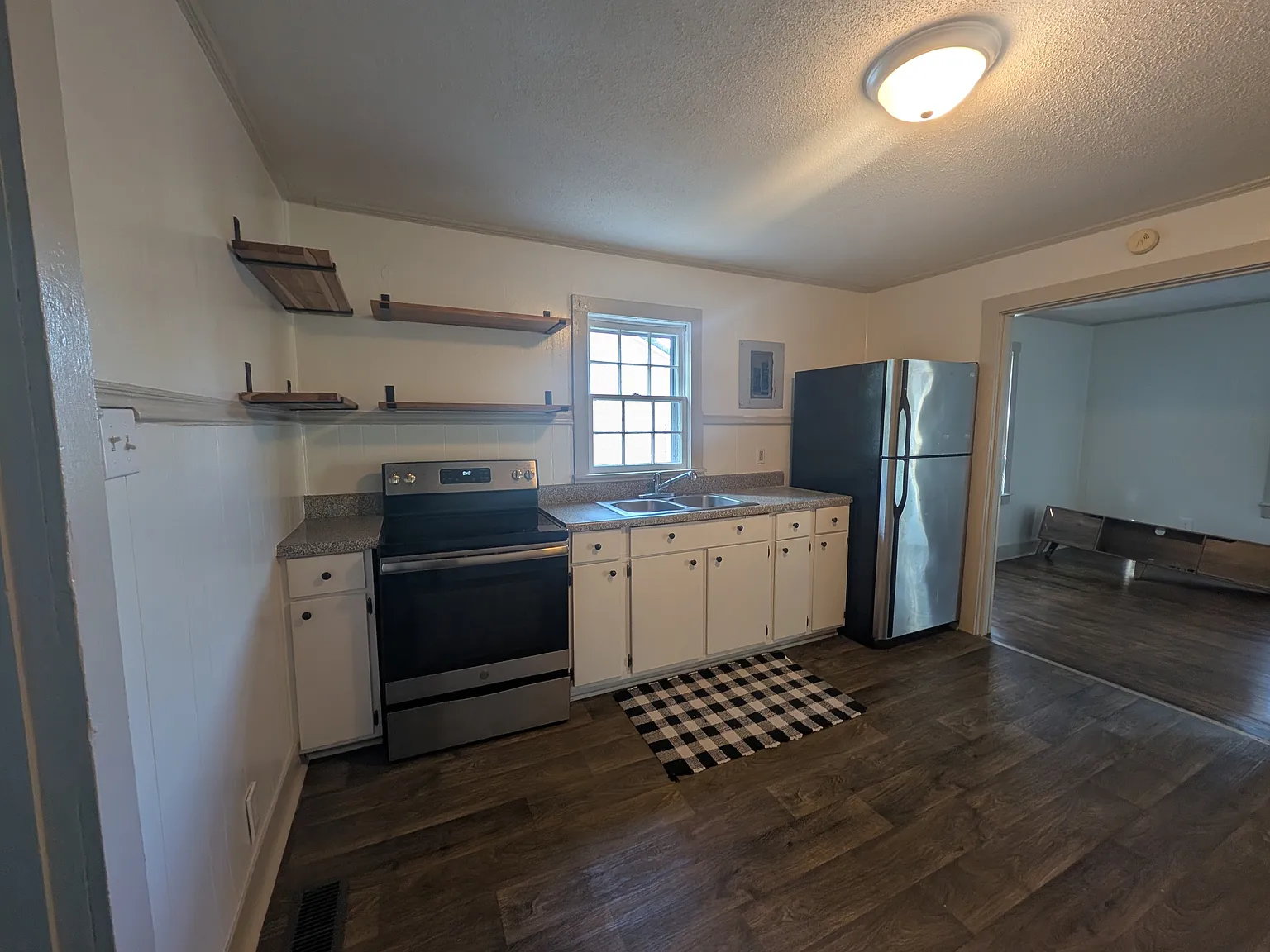 923 East Valley Drive - 1 — Photo 3