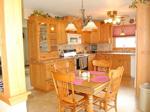3rd image of 455 E Oak Ln