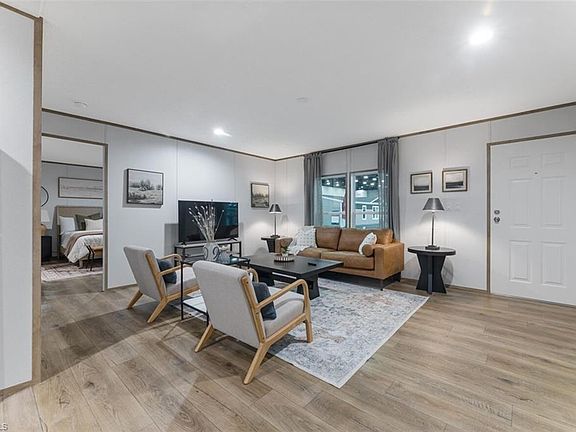 5th image of 320 Pondview Dr