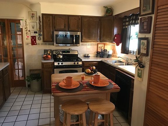 3rd image of 515 Wildwood Dr