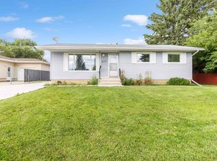 875 Juniper Ave, Strathcona County, AB T8A 2C8