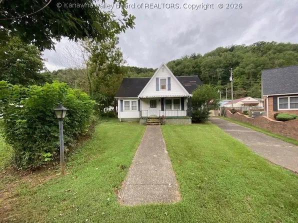 33 Justice Addition Ct, Logan, WV 25601