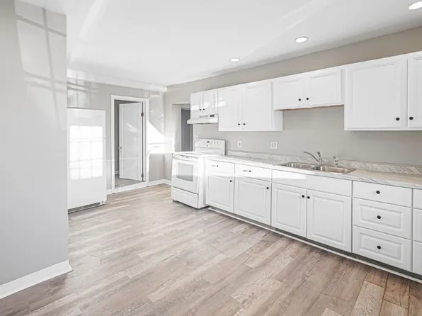 12 Elm, 12 Elm St #7, North Brookfield, MA 01535