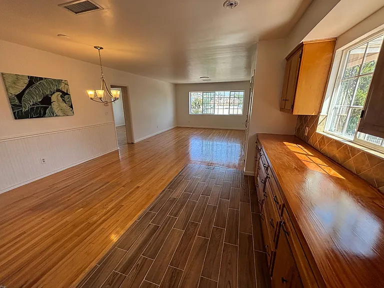 4040 Toland Way — Photo 8