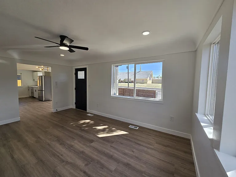 738 E Fountain Blvd — Photo 3