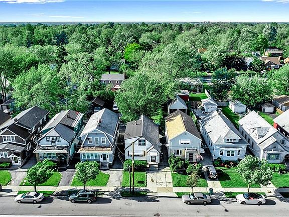 2nd image of 546 Winspear Ave