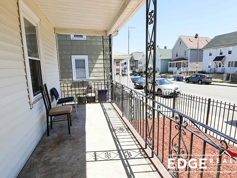 33 Winship Pl — Photo 6