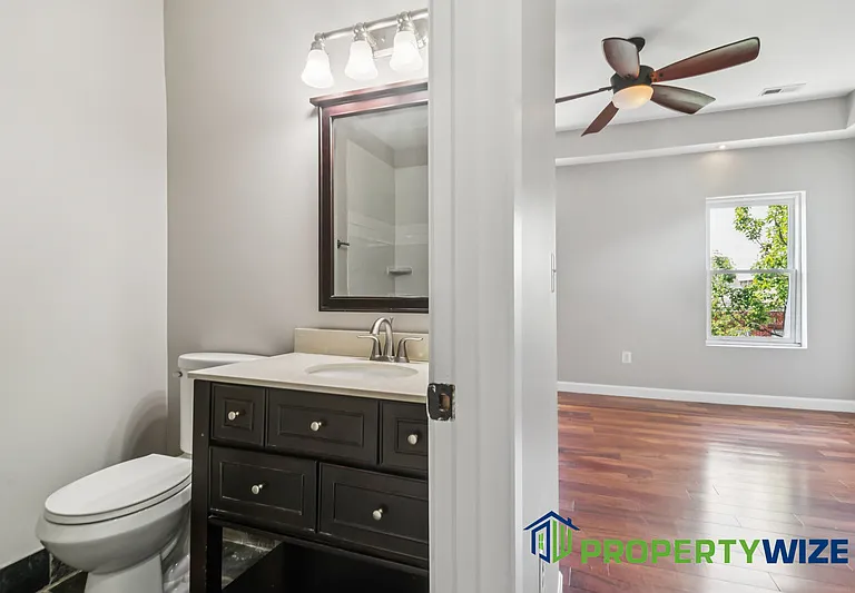 1527 Light St #2 — Photo 4