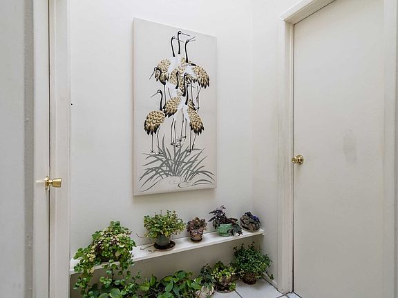 4th image of 86 Southgate Cir
