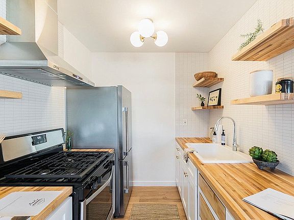 4th image of 2135 Bellevue Ave #3