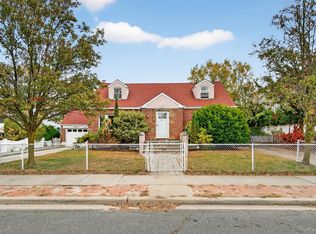 41 Ostend Rd, Island Park, NY 11558