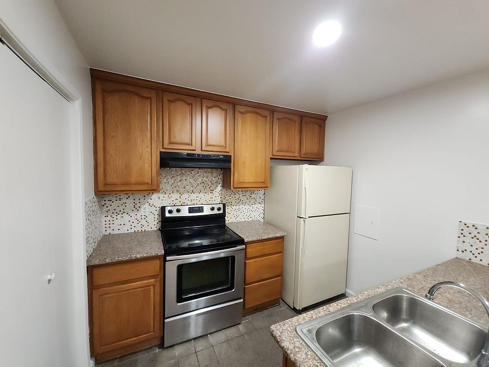 1st image of 949 Gilchrist Dr APT 1