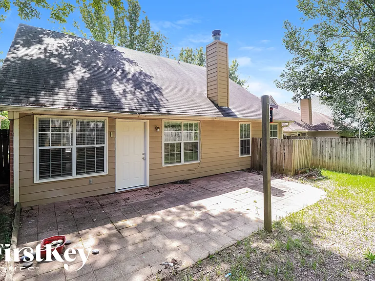 1049 Nolan Ln — Photo 15