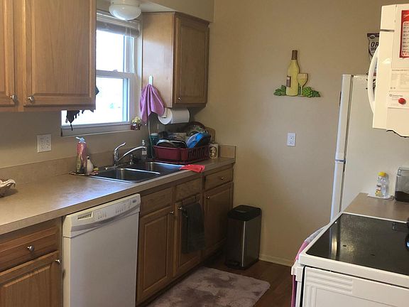 3rd image of 4078 Genevieve Blvd