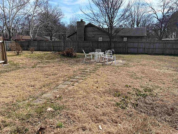 5th image of 124 E Bethany Rd