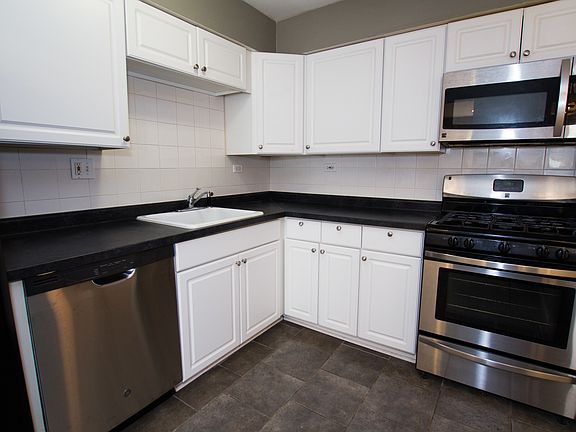 5th image of 301 Chicago Ave APT 1SW