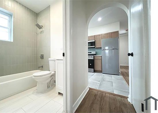 5th image of 928 18th Ave APT 1