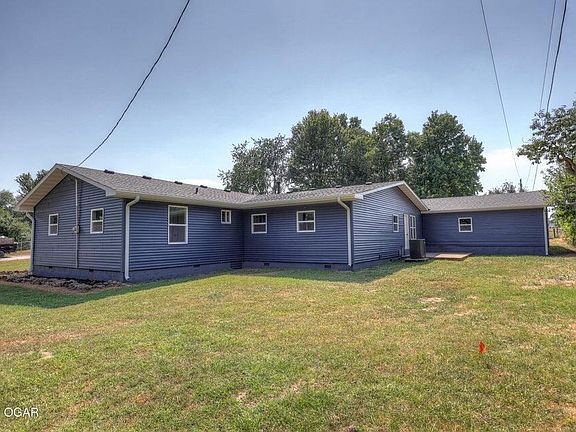 3rd image of 413 E Monroe Drive