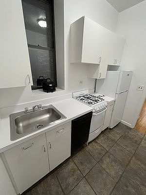 3rd image of 409 E 90th St APT 1