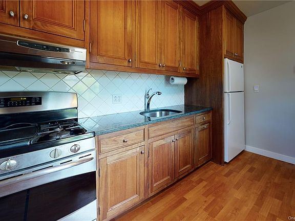 3rd image of 190 Elwood Ave