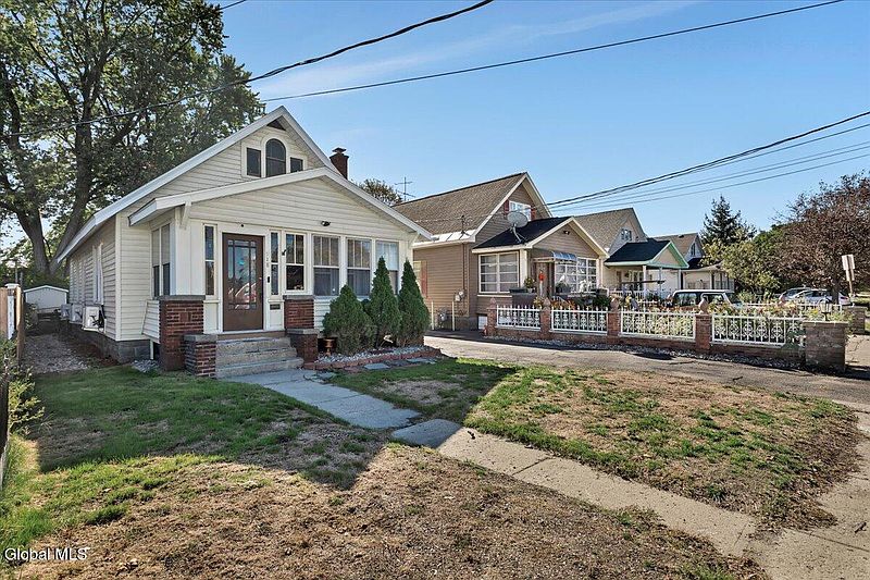 3rd image of 918 Altamont Avenue