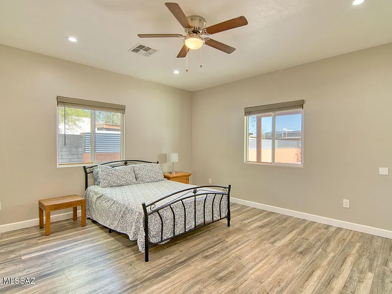 3304 E Elida St — Photo 42