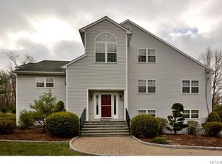 19 Carolyn Rd E, Carmel, NY 10512