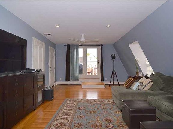 4th image of 78 Albert Ave #3