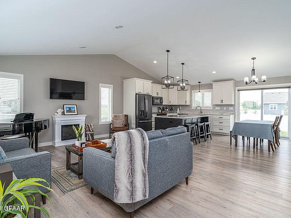 2nd image of 3990 Diamond Dr