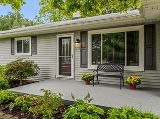 531 Pine Tree Rd, Lake Orion, MI 48362