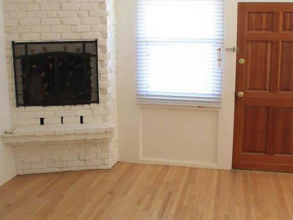 5th image of 2033 Cloverfield Blvd APT A