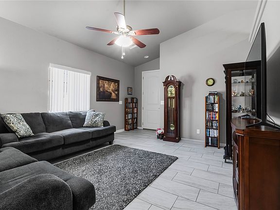 5th image of 3539 N Pearl Street